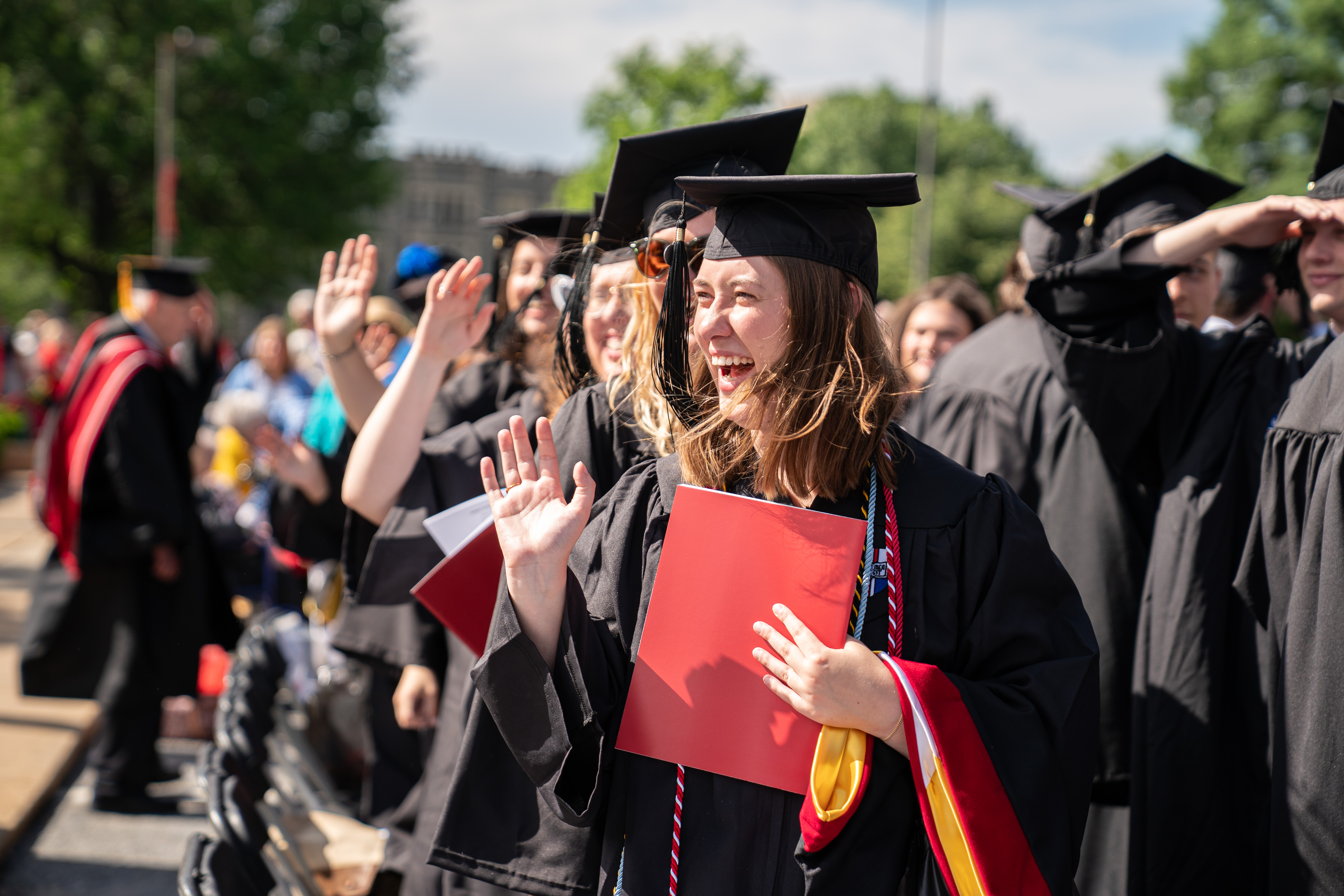 Collana Di Laurea 2024-2025 Con Ciondolo A Tocco E Zirconi - Placcata Platino